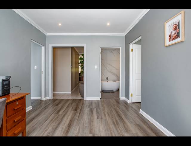 4 BEDROOM FREEHOLD FOR SALE IN PAARL NORTH